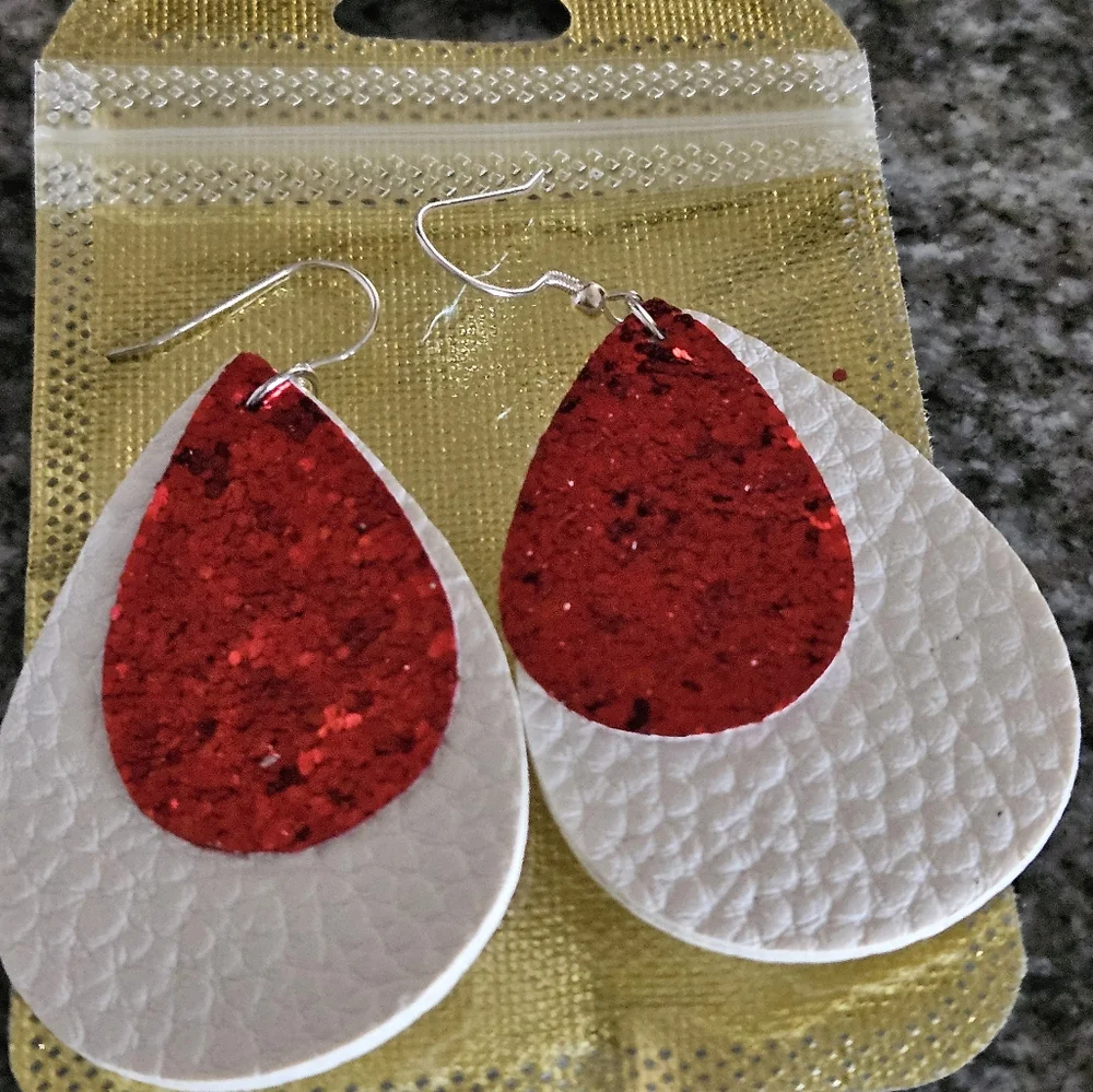 Atelier Sona Red and White Teardrop Earrings - Picture 2 of 3